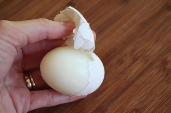 easy to peel hard boiled eggs add a 1 2 teaspoon of baking soda to the water w xcx frmimg 1346040024 4212